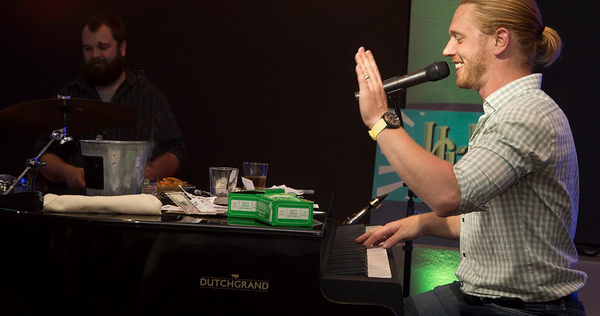 Dueling Pianos Player