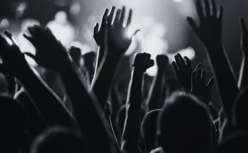 What Is a Good Crowd Size For Dueling Pianos? What Is a Good Crowd Size For Dueling Pianos?